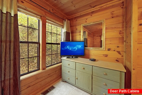 1 Bedroom Cabin with Dresser and TV - A Peaceful Getaway