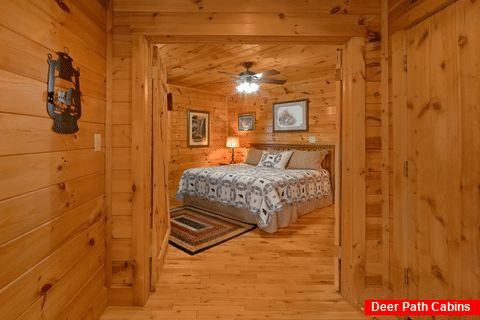 1 Bedroom Smoky Mountain Cabin in Pigeon Forge - Bear Hugs