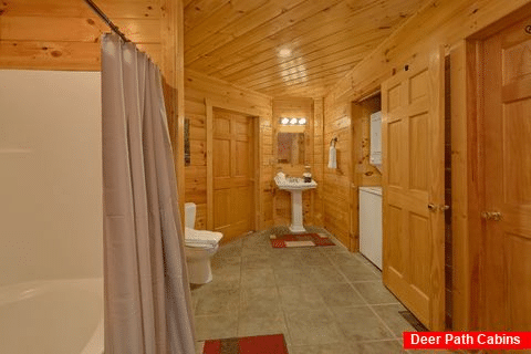 1 Bedroom Cabin with Views off Wears Valley - Bear Hugs