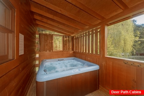 1 Bedroom Cabin with Cozy Outdoor Hot Tub - Whispering Pond