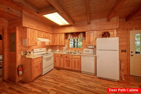 Smoky Mountain Cabin with Fully Equipped Kitchen - Hemlock Hideaway