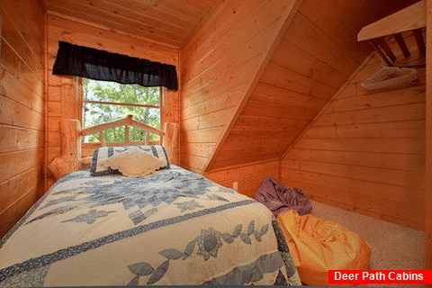 Gatling 2 Bedroom Cabin with Additional Twin Bed - Hemlock Hideaway