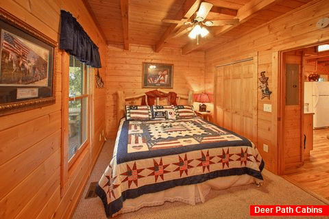 Premium 2 Bedroom Cabin with King & Queen Bed - Hemlock Hideaway