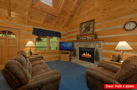 Cozy Living room with fireplace in rustic cabin - A Peaceful Retreat