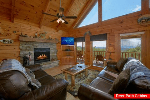 Cabin with Fireplace in Living room and Views - Autumn Run