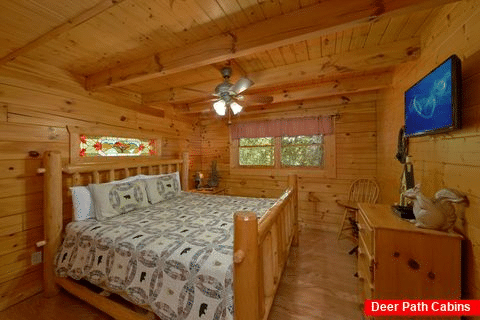 Master bedroom with King bed in 2 bedroom cabin - Autumn Run