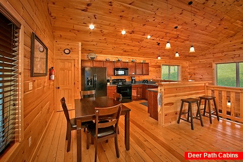 Cabin with Dining room and additional seating - Snuggled Inn