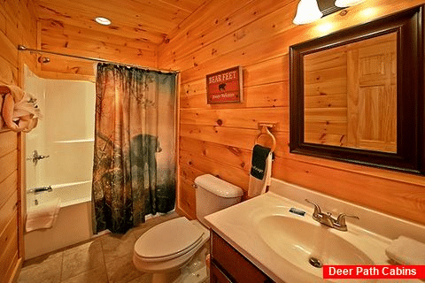 Cabin with 2 baths - Snuggled Inn