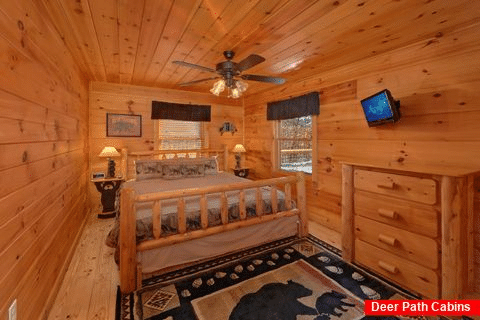 King Sized Bedroom in Cabin - A Beary Special Place