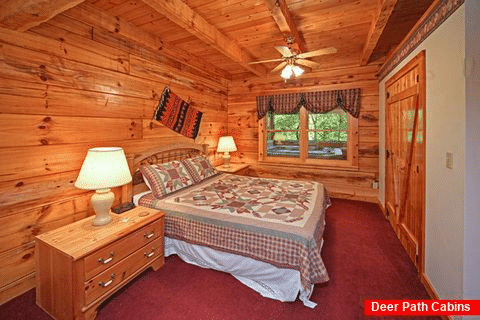 Cabin with Queen Sized Bed - A Hidden Mountain 360