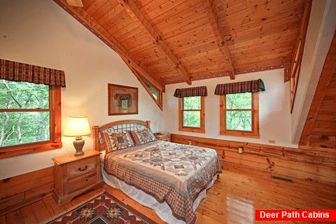 Queen bedroom in Cabin - A Hidden Mountain