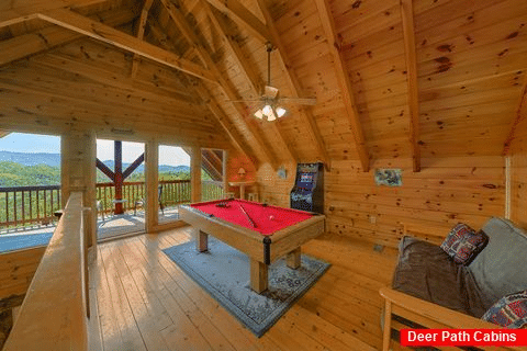 Cabin with Pool Table and Theater Room - A Lazy Bear's Hideaway