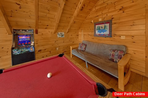 3 bedroom cabin with game room and pool table - A Lazy Bear's Hideaway