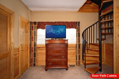 Pigeon Forge Cabin with two Levels - Royal Romance