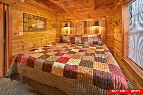 Cabin with large King bed - Enchanted Moment