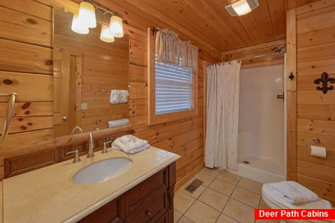 Premium cabin with Private Master Bathroom - del Rio Lodge