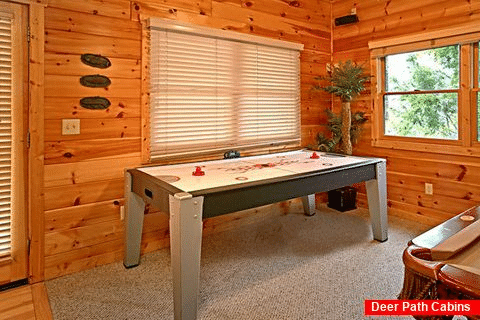 Luxurious 3 bedroom cabin with Air Hockey Game - Sugar and Spice