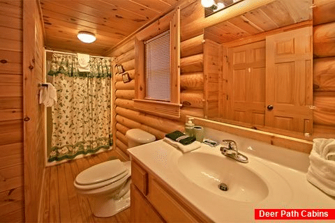 Luxurious 2 Bedroom Cabin with 2 Baths - A Rocky Top Memory