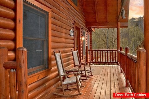 Cabin with 2 decks and rocking chairs - A Rocky Top Memory
