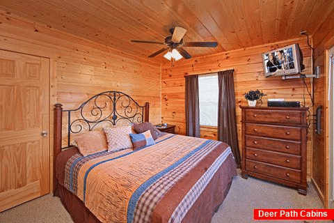 Smoky Mountain Cabin with King Bedroom - A Peaceful Easy Feeling