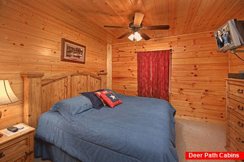 King Sized Bed in Cabin in the Smokies - A Peaceful Easy Feeling