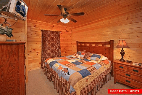 Cabin with Four King Beds - A Peaceful Easy Feeling