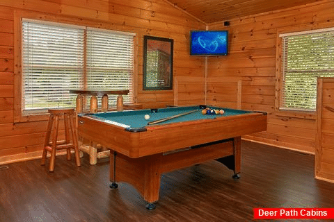 Cabin with Pool Table and Game Room - Simply Irresistible