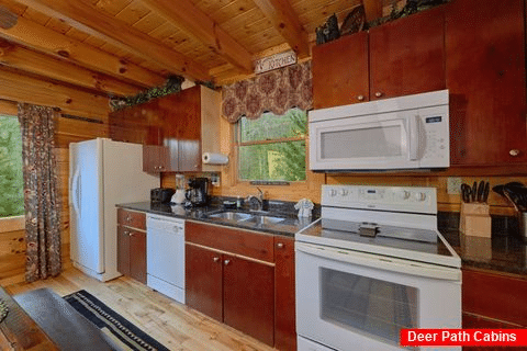 Spacious cabin with full kitchen and dining room - April's Diamond