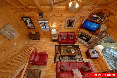 Spacious 3 level cabin with stone fireplace - April's Diamond