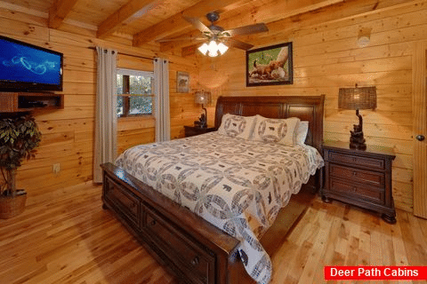 Spacious 2 bedroom cabin with King bedroom - April's Diamond