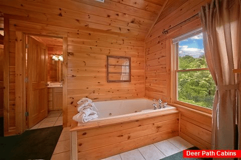 Cabin with corner jacuzzi and private bath - Timber Lodge