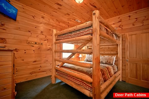 Cabin with 3 sets of queen bunk beds - Timber Lodge