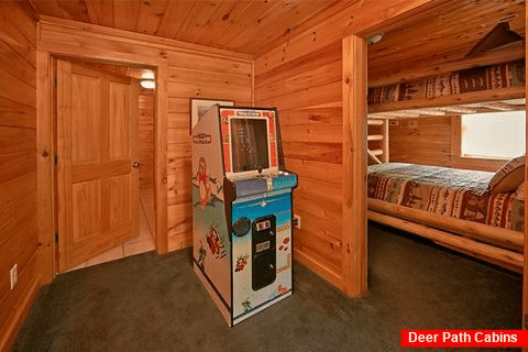 Cabin with stand up arcade game and pool table - Timber Lodge