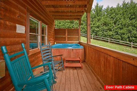 Cabin with resort pool and 2 hot tubs - Timber Lodge