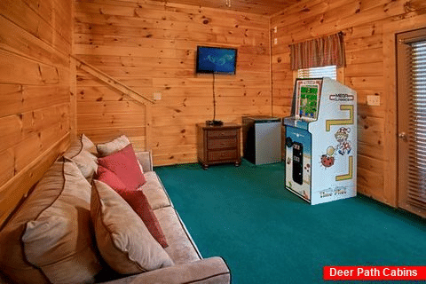 Cabin with arcade game and mini fridge - Moonshine Manor
