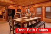 Luxurious Cabin with Large Dining Room Table