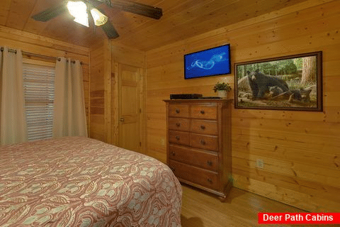 Cabin with 4 Private King Bedrooms - Knockin On Heaven's Door