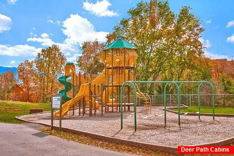 Cabin with resort pool, playground, picnic area - Sugar and Spice
