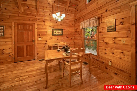 Luxury Cabin with Dining Room and Fireplace - Bearadise