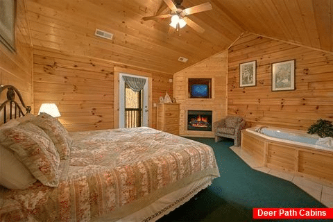 Pigeon Forge cabin with King Suite and Jacuzzi - Alexander the Great