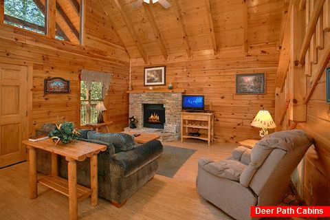 Honeymoon Cabin with Furnished Living Room - Knotty and Nice
