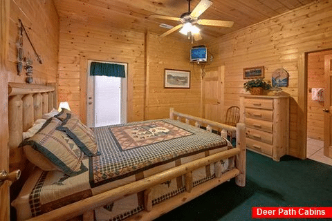 Spacious 7 Bedroom Cabin with Indoor Jacuzzi's - Alexander the Great