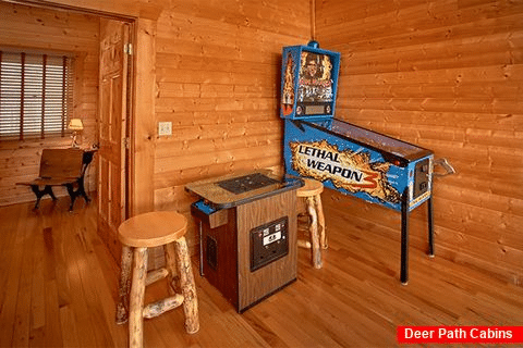 Luxurious Cabin with Game Room and Arcade Game - Altitude Adjustment