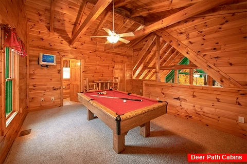 Honeymoon Cabin Furnished with a Pool Table - Bearadise