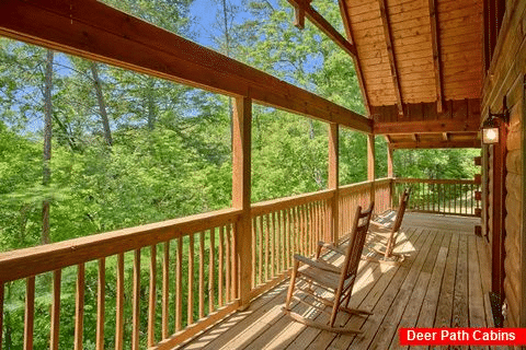 Honeymoon Cabin with Views from the Deck - Knotty and Nice