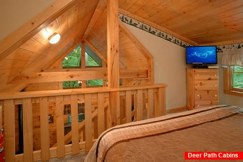 Honeymoon Cabin with Loft King Bedroom - Mountain Dreams