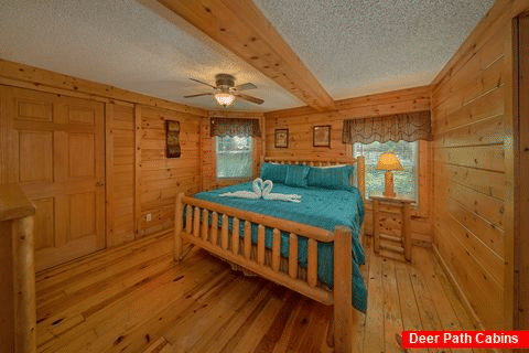 Premium Cabin Rental with 2 Queen bedrooms - Lacey's Lodge