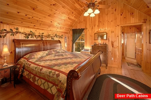 Honeymoon Cabin with King Master Suite - Sky High Hobby Cabin