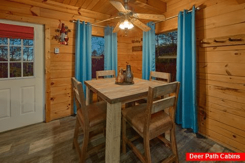 Luxurious 2 Bedroom Cabin with Dining Room - The Waterlog