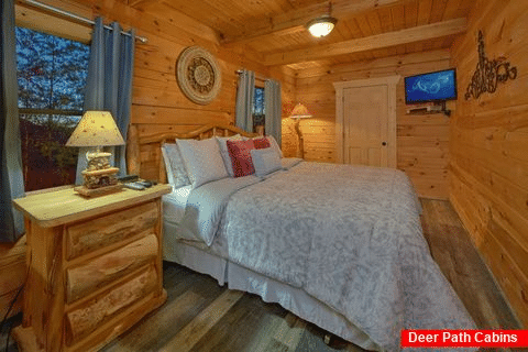 Cabin with Private King Bedroom - The Waterlog